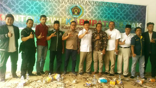 Silaturahmi, Bakal Calon Wakil Gubernur Riau Hardianto Sambangi PWI Siak
